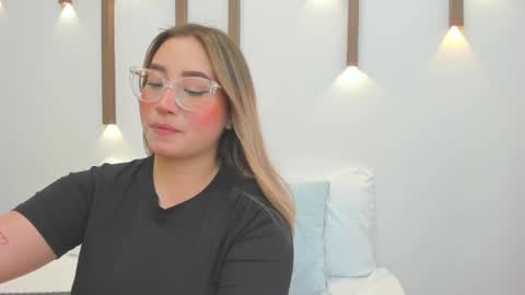 Snapshot of antonella_cutie_ chatting on 02.21.25 A N T O N E L L A online show from 02.21.25