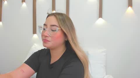 Snapshot of antonella_cutie_ chatting on 02.21.25 A N T O N E L L A online show from 02.21.25