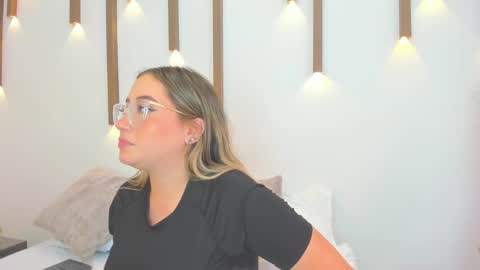Snapshot of antonella_cutie_ chatting on 03.08.25 A N T O N E L L A online show from 03.08.25