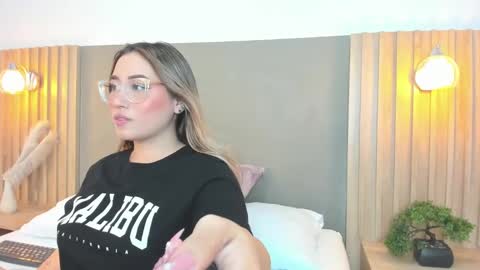 Snapshot of antonella_cutie_ chatting on 03.12.25 A N T O N E L L A online show from 03.12.25