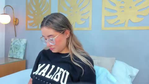 Snapshot of antonella_cutie_ chatting on 03.12.25 A N T O N E L L A online show from 03.12.25