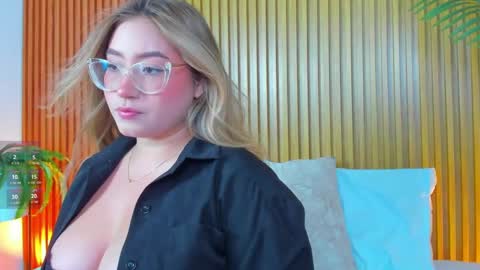 Snapshot of antonella_cutie_ chatting on 09.22.25 A N T O N E L L A online show from 09.22.25