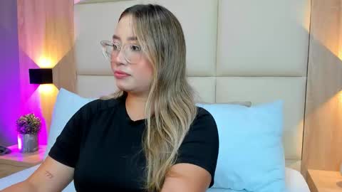 Snapshot of antonella_cutie_ chatting on 10.20.25 A N T O N E L L A online show from 10.20.25