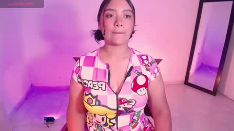 Snapshot of antonella_hot_x chatting on 10.29.25 Antonella online show from 10.29.25