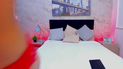 Snapshot of antonella_ponss chatting on 10.21.25 antonella_ponss online show from 10.21.25