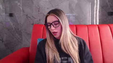 Snapshot of antonella_rose3 chatting on 07.18.26 Valentina online show from 07.18.26