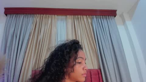 AntonellaHall  online show from 02.10.25