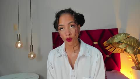AntonellaHall  online show from 03.08.25