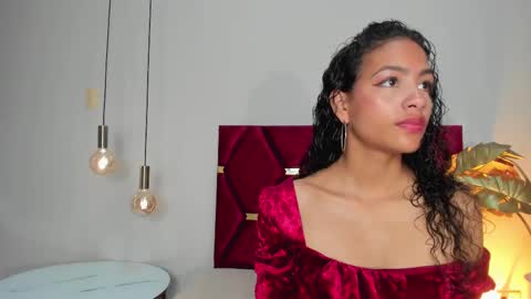 AntonellaHall  online show from 03.12.25