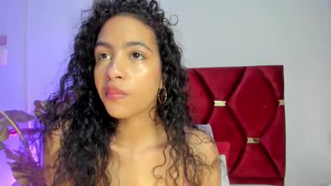 AntonellaHall  online show from 10.11.25