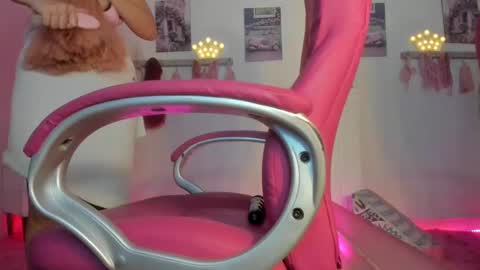 Snapshot of antonellakling_ chatting on 02.07.25 ANTONELLA online show from 02.07.25