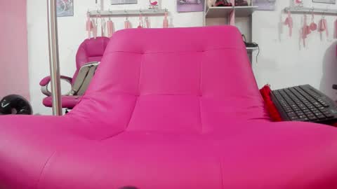 Snapshot of antonellakling_ chatting on 09.16.25 ANTONELLA online show from 09.16.25