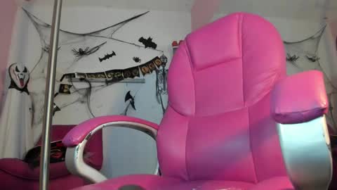 Snapshot of antonellakling_ chatting on 10.25.25 ANTONELLA online show from 10.25.25