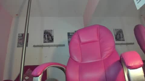 Snapshot of antonellakling_ chatting on 11.08.25 ANTONELLA online show from 11.08.25