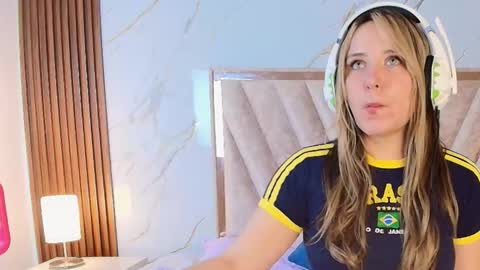 My name is Andrea  thumb up me please its important online show from 02.24.26