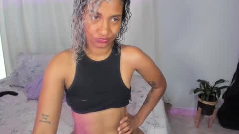 Snapshot of antonellaparker chatting on 10.25.25 Sarah online show from 10.25.25