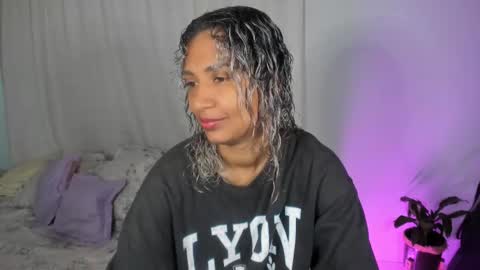 Snapshot of antonellaparker chatting on 10.27.25 Sarah online show from 10.27.25