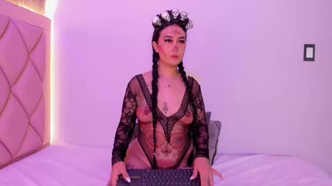 Snapshot of antonellaqueeen chatting on 10.14.25 ANTONELLE online show from 10.14.25