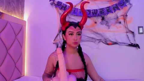 Snapshot of antonellaqueeen chatting on 10.21.25 ANTONELLE online show from 10.21.25