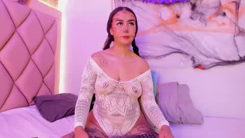 Snapshot of antonellaqueeen chatting on 10.30.25 ANTONELLE online show from 10.30.25