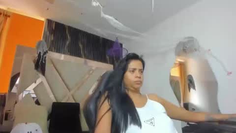 Snapshot of antonellatawer chatting on 10.28.25 AntonellaTawer online show from 10.28.25