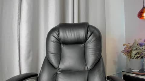 Snapshot of antonellepiercee chatting on 01.08.25 A N T O N E L L E online show from 01.08.25