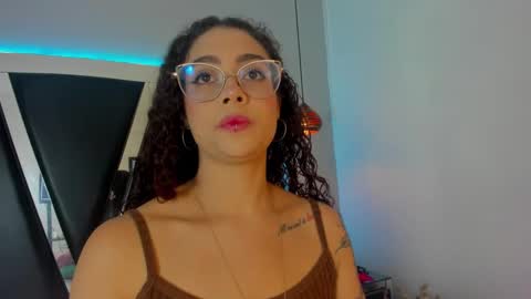 Snapshot of antonellepiercee chatting on 01.19.25 A N T O N E L L E online show from 01.19.25