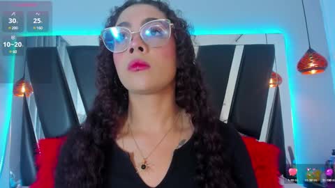 Snapshot of antonellepiercee chatting on 01.25.25 A N T O N E L L E online show from 01.25.25