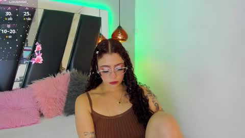 Snapshot of antonellepiercee chatting on 02.07.25 A N T O N E L L E online show from 02.07.25