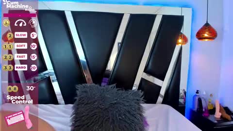 Snapshot of antonellepiercee chatting on 02.20.25 A N T O N E L L E online show from 02.20.25