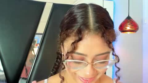 Snapshot of antonellepiercee chatting on 03.05.25 A N T O N E L L E online show from 03.05.25