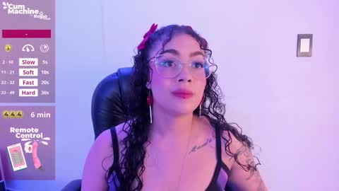 Snapshot of antonellepiercee chatting on 09.10.25 A N T O N E L L E online show from 09.10.25