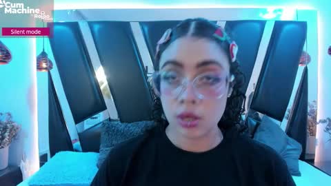 Snapshot of antonellepiercee chatting on 09.11.25 A N T O N E L L E online show from 09.11.25