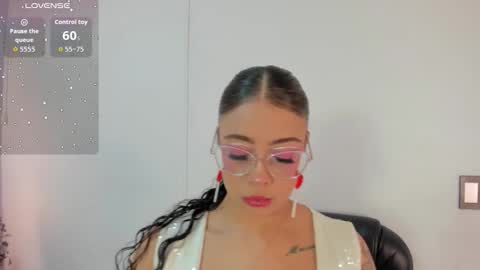 Snapshot of antonellepiercee chatting on 09.20.25 A N T O N E L L E online show from 09.20.25