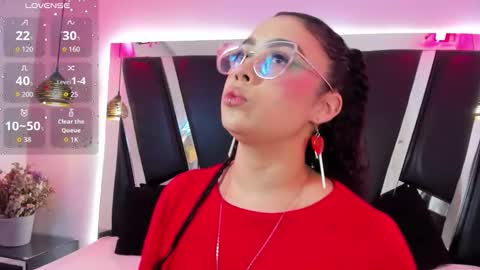 Snapshot of antonellepiercee chatting on 09.30.25 A N T O N E L L E online show from 09.30.25