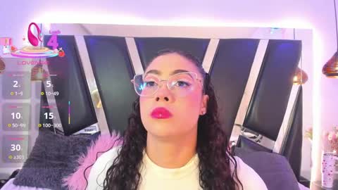 Snapshot of antonellepiercee chatting on 10.07.25 A N T O N E L L E online show from 10.07.25