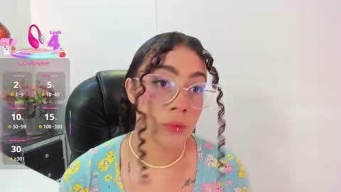 Snapshot of antonellepiercee chatting on 10.09.25 A N T O N E L L E online show from 10.09.25