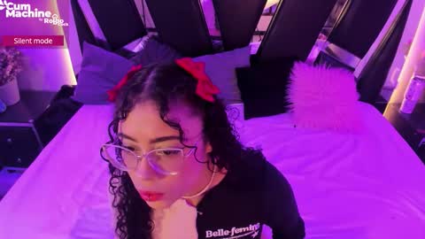 Snapshot of antonellepiercee chatting on 10.10.25 A N T O N E L L E online show from 10.10.25