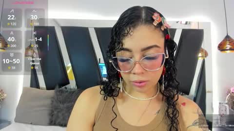 Snapshot of antonellepiercee chatting on 11.05.25 A N T O N E L L E online show from 11.05.25