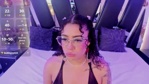 Snapshot of antonellepiercee chatting on 11.09.25 A N T O N E L L E online show from 11.09.25