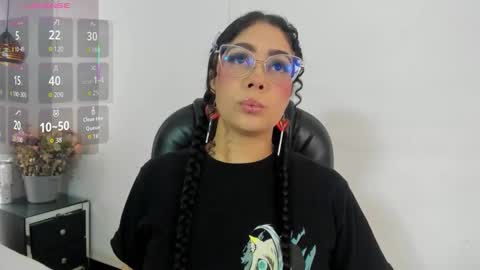 Snapshot of antonellepiercee chatting on 11.12.25 A N T O N E L L E online show from 11.12.25