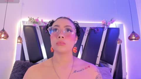 Snapshot of antonellepiercee chatting on 05.02.26 A N T O N E L L E online show from 05.02.26