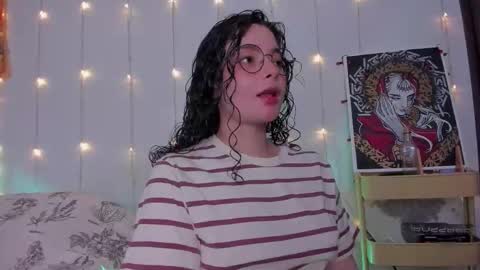 Snapshot of antoniart_ chatting on 10.12.25 Antonia online show from 10.12.25