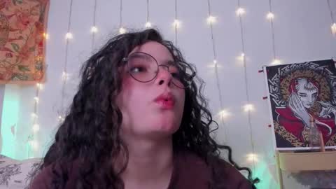 Snapshot of antoniart_ chatting on 10.13.25 Antonia online show from 10.13.25