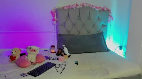 antonieta23 online show from 12.18.25