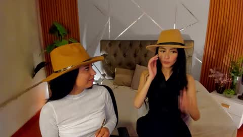 Snapshot of antonnellae chatting on 10.22.25 Antonella online show from 10.22.25