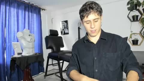 Snapshot of antonnello_ chatting on 03.05.25 antonnello_ online show from 03.05.25