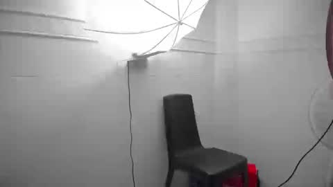 Snapshot of anya_burke chatting on 11.19.25 anya_burke online show from 11.19.25