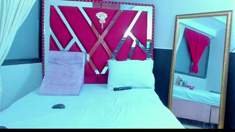 Snapshot of anyelamature chatting on 12.17.24 Anyela online show from 12.17.24