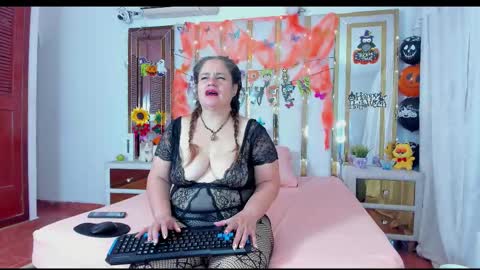 Snapshot of anyelamature chatting on 10.22.25 Anyela online show from 10.22.25